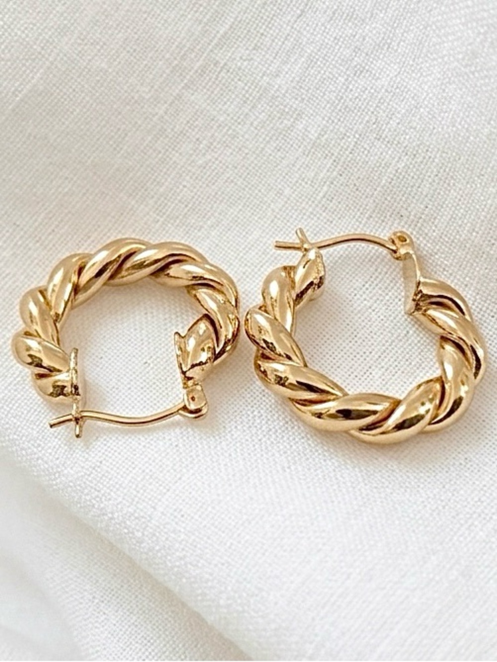 14k-gold-plated women’s 25mm hoop earrings hypoallergenic - Picture 3 of 4